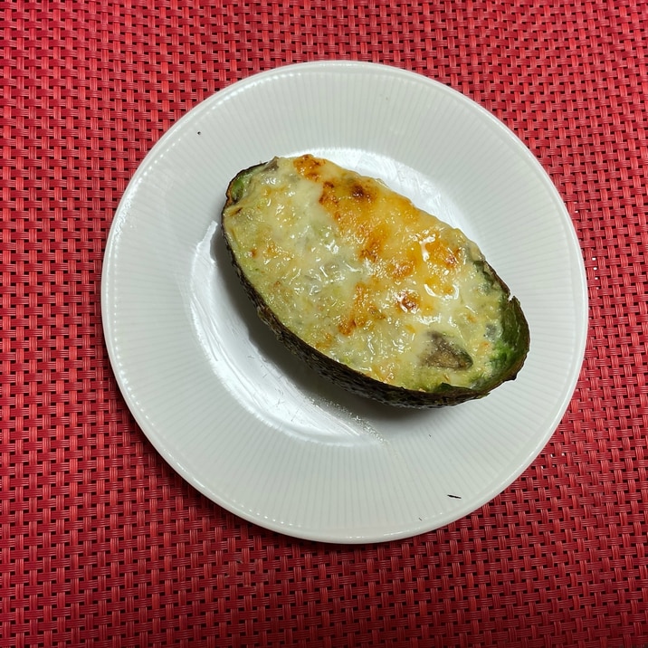 国産チーズでアボカドグラタン